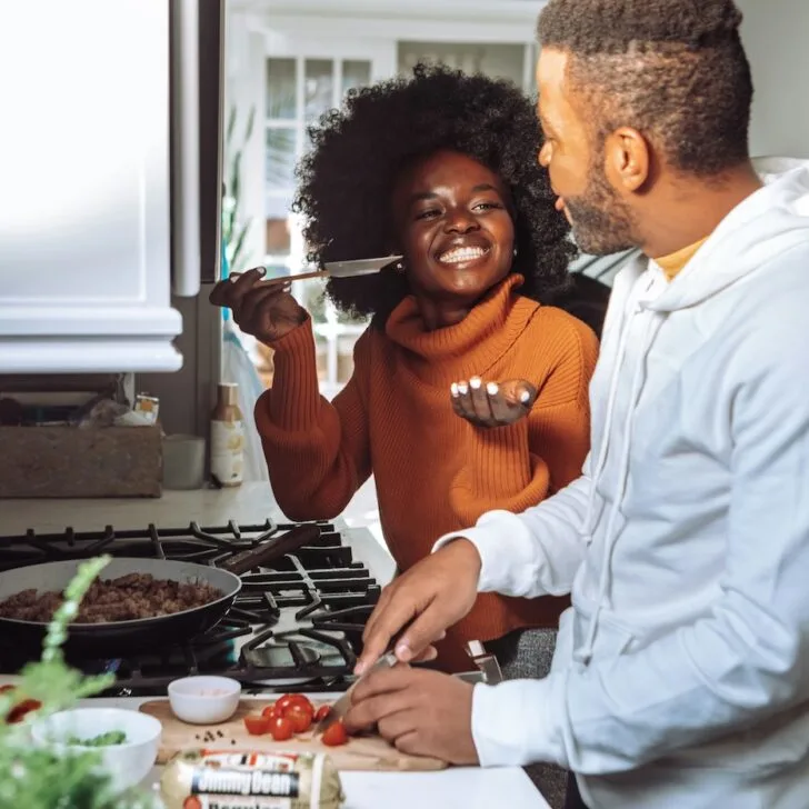 couple cooking together in class